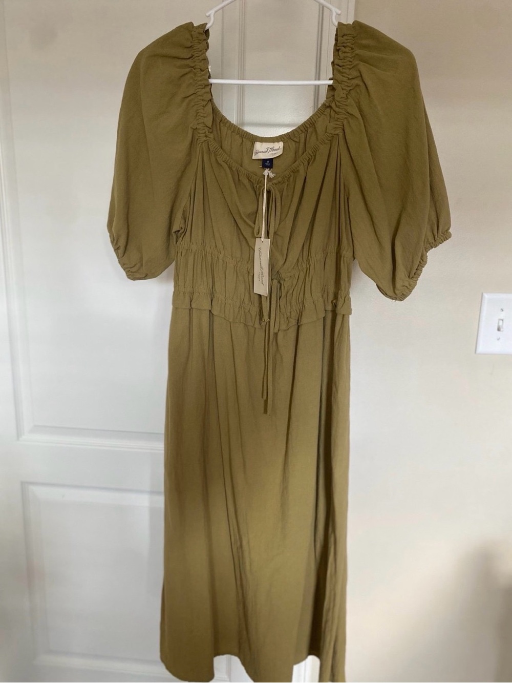 Universal Thread Olive Green Puff-Sleeve Midi Dress
